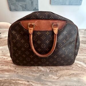 FOR SCRAP Louis Vuitton Deauville. Canvas in excellent shape.